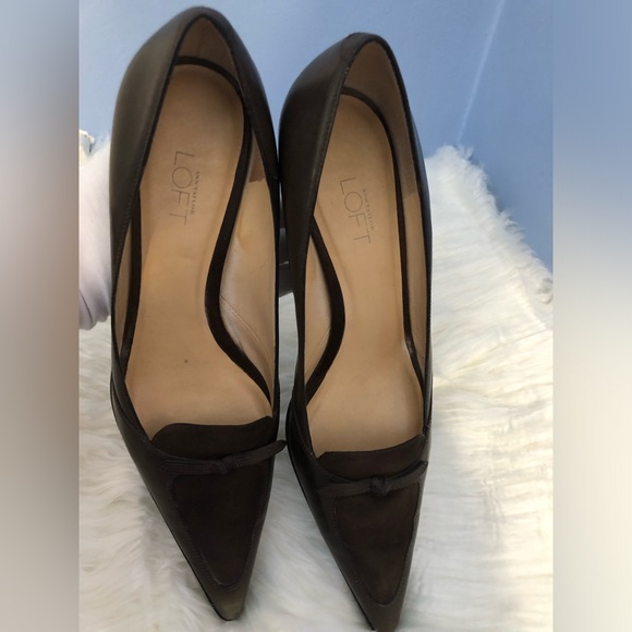 Ann Taylor Suede heels, pumps, shoes - Picture 3 of 9